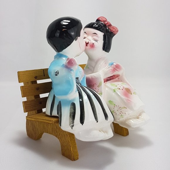 Vintage JAPAN Salt and Pepper Kissing Couple on Bench 1950s Retro Collectible - Picture 7 of 15